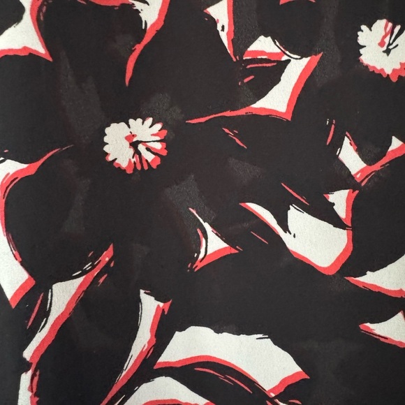 Apt. 9 Woman's Black White Red Abstract Semi Sheer Blouse US PL - Picture 6 of 12